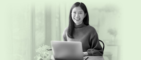 Advisor working on laptop